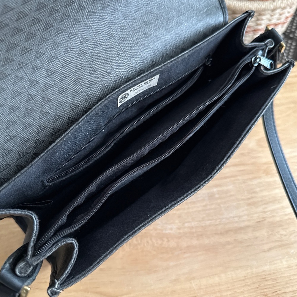 Vintage 1980s Liz Claiborne Gray Black Geometric Leather Trim Envelope Crossbody - Picture 9 of 16